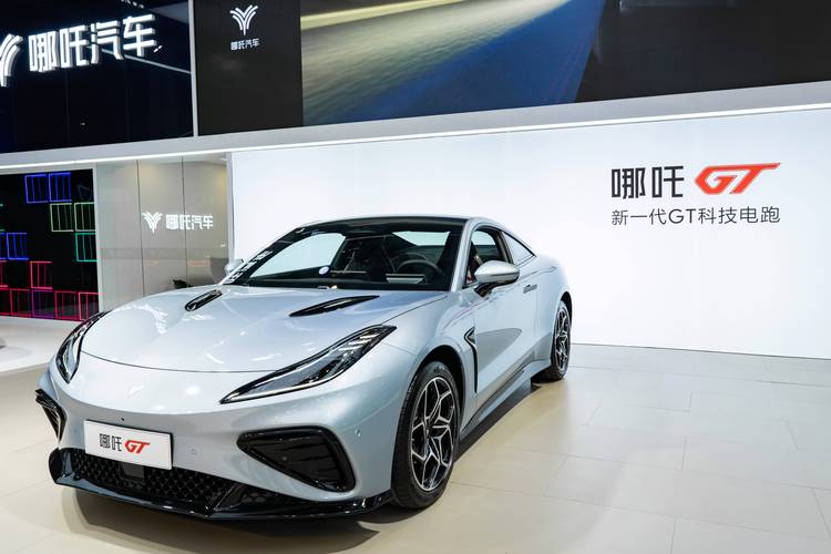 重庆渝北区特万欧企业管理咨询哪吒汽车在智能汽车领域的表现，领途汽车在新能源汽车市场中的影响力